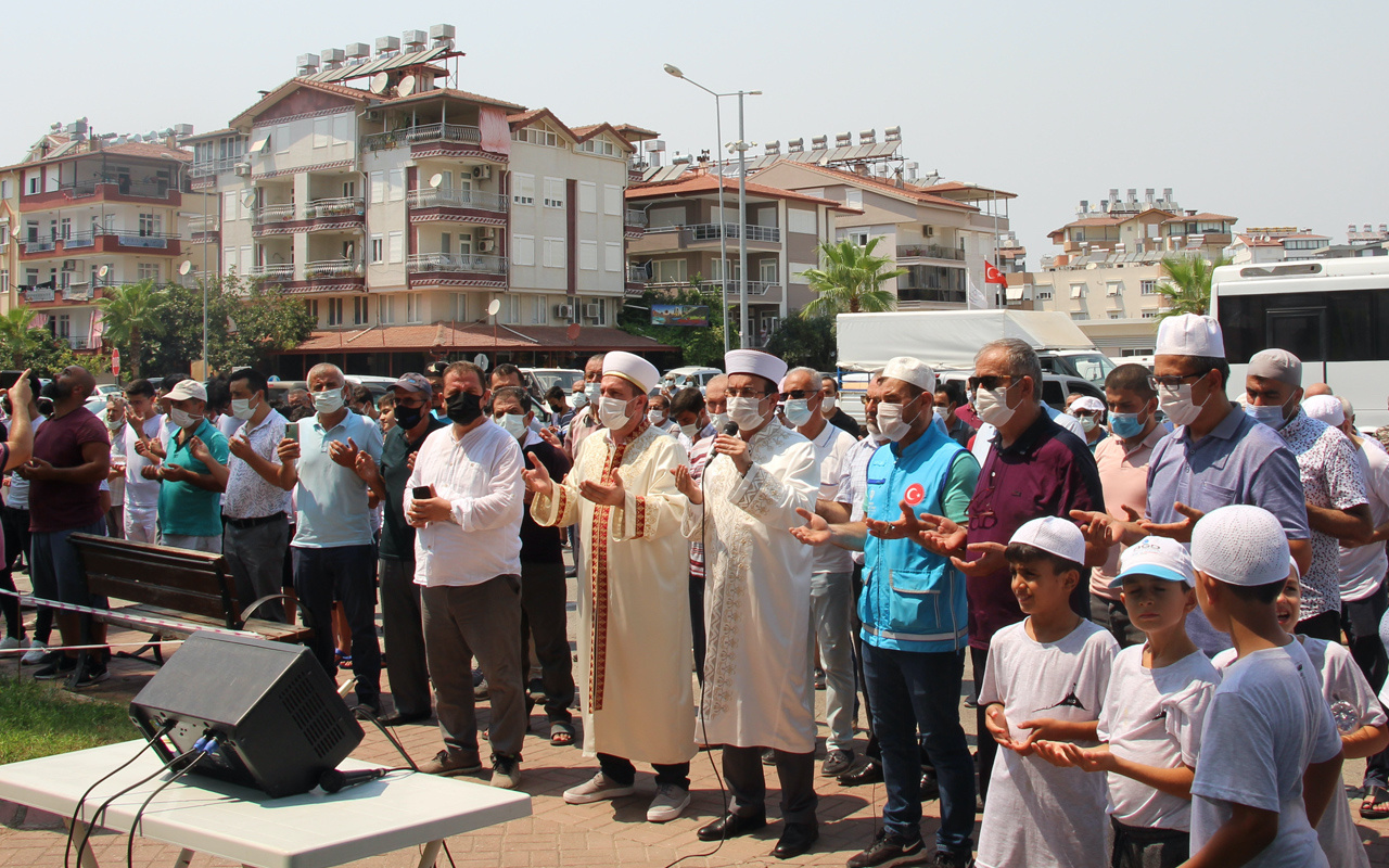 Yangınlara karşı Allah'a sığındılar Manavgat'ta yağmur duası!