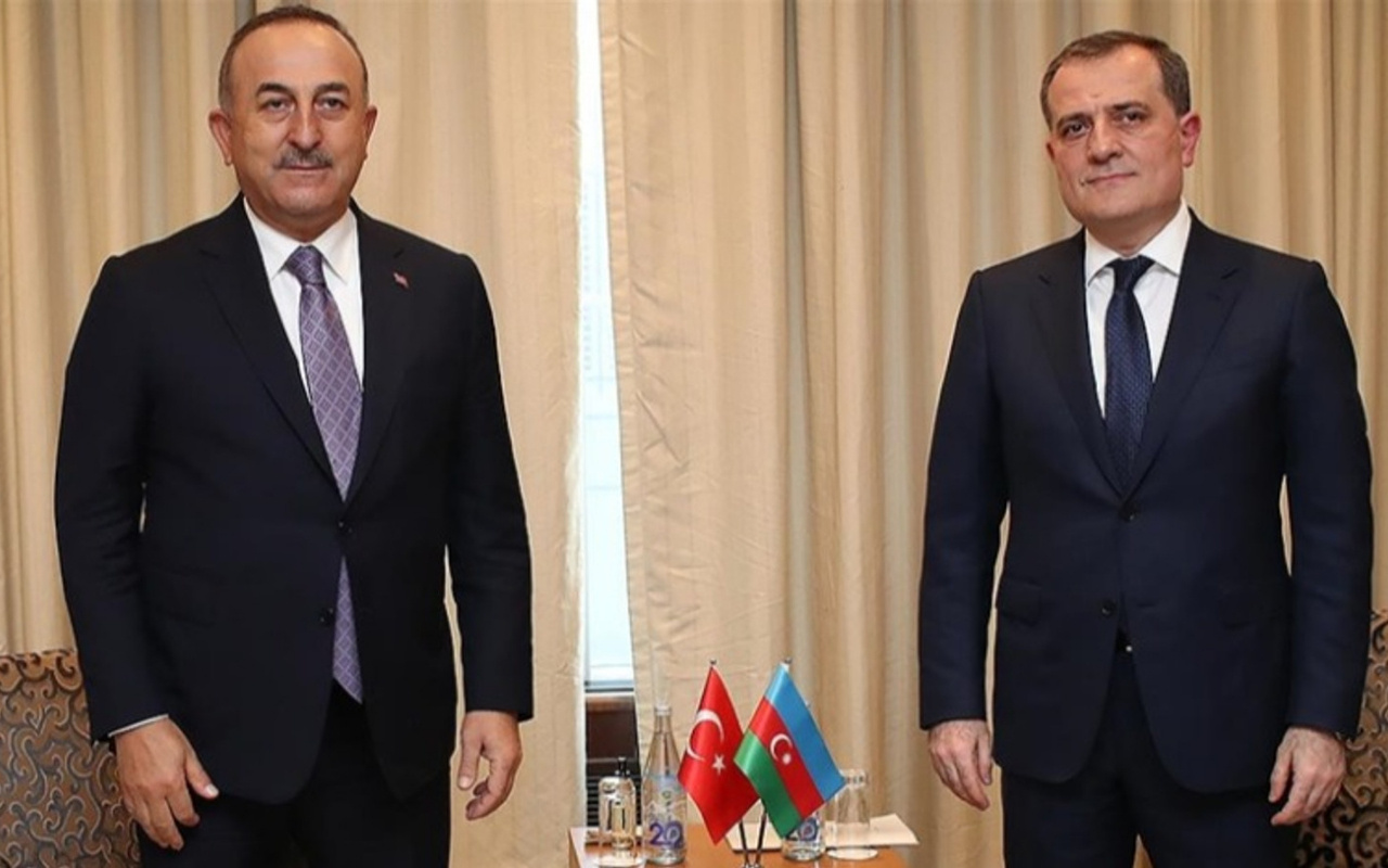 Bakan Mevlüt Çavuşoğlu, Azerbaycanlı mevkidaşı Bayramov ile görüştü
