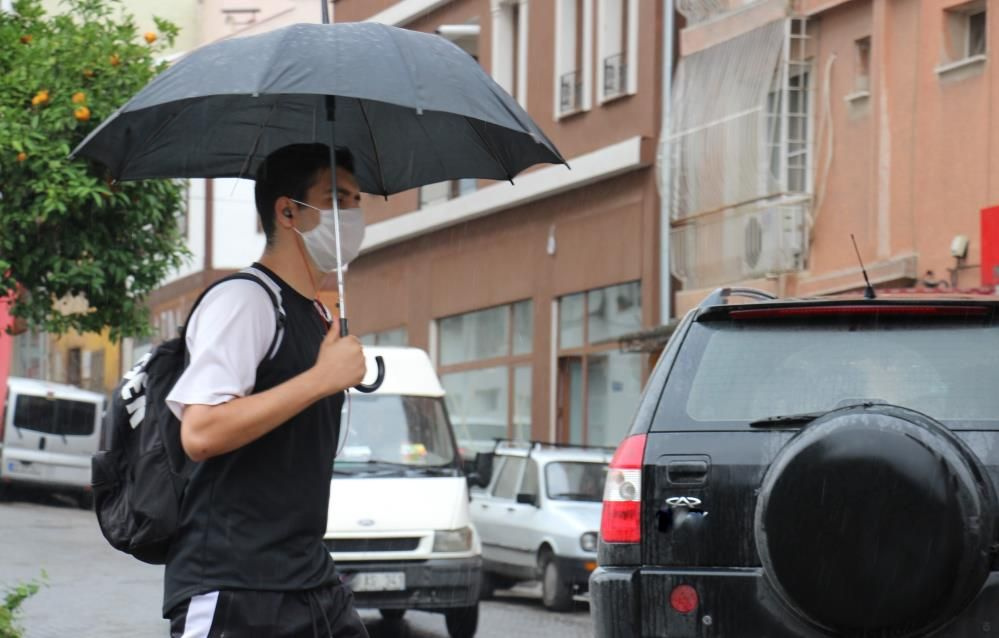 Meteoroloji İstanbul'a sağanak yağışın saatini verdi bölge bölge hava durumu uyarısı