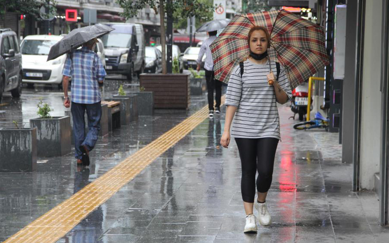 Meteoroloji İstanbul'a sağanak yağışın saatini verdi bölge bölge hava durumu uyarısı