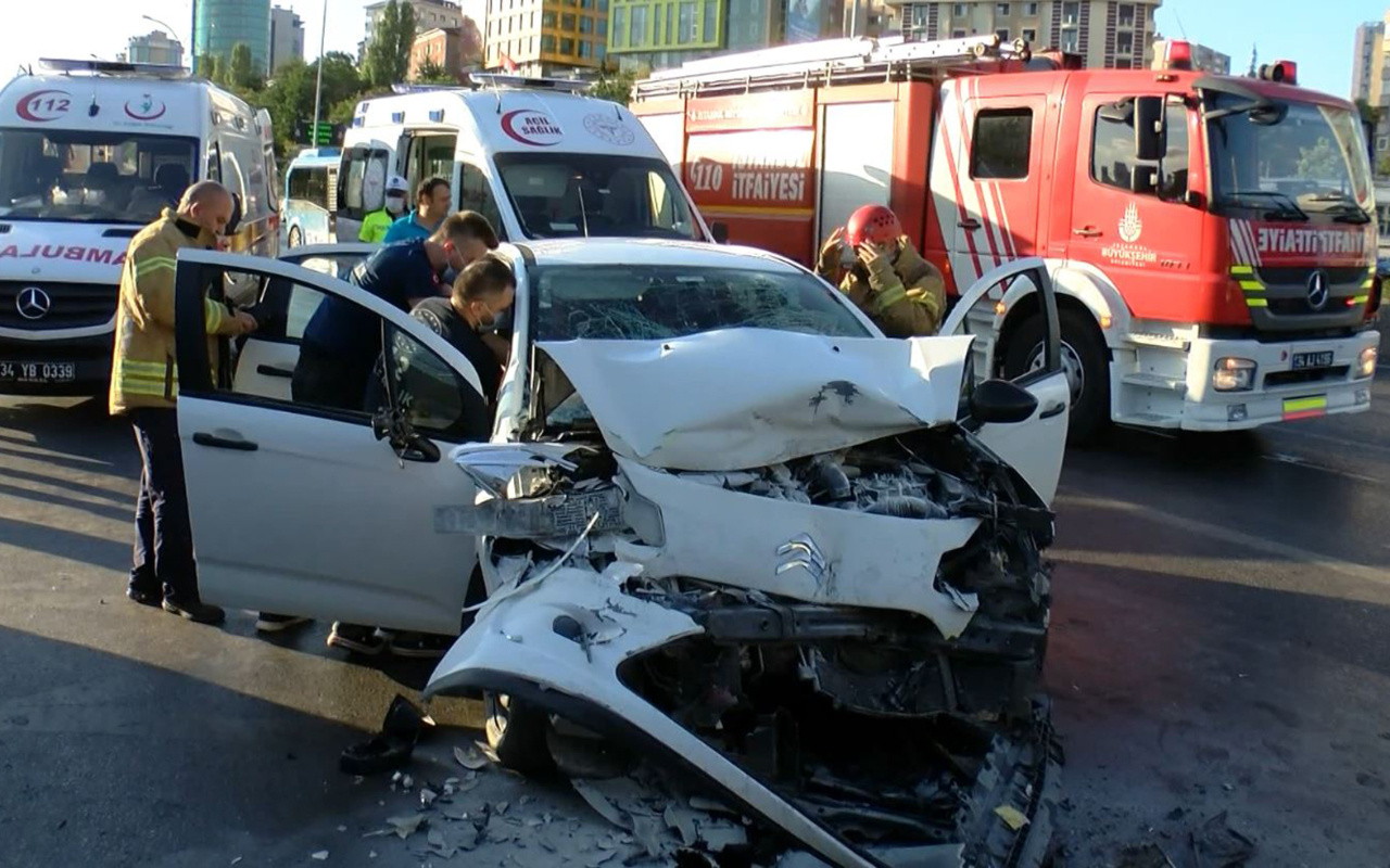 İstanbul'da feci kaza! Duraktaki otobüse araç çarptı: Ya uykuluydu ya da...