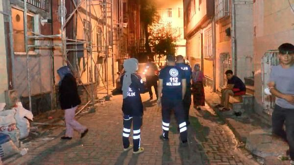 İstanbul'da hareketli anlar! İskeleye çıkan kızı annesi tuttu itfaiye kurtardı