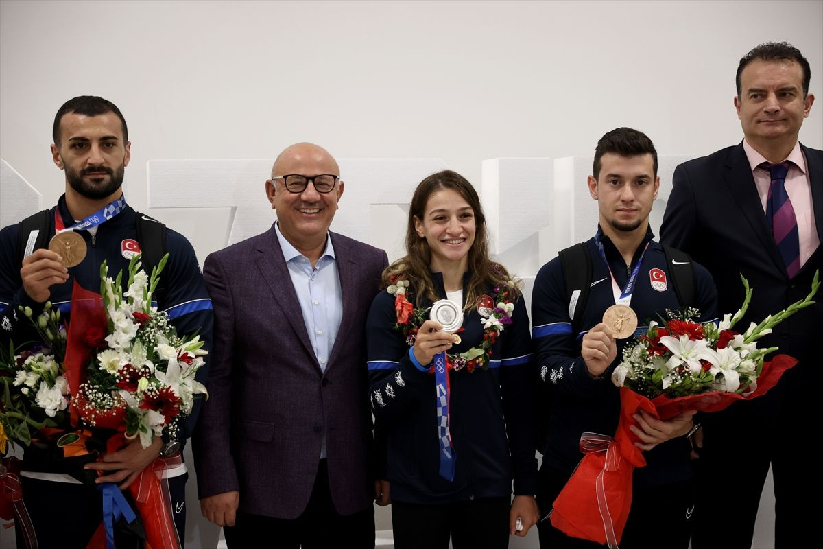 Olimpiyatlarda Türkiye adına tarih yazan oyuncularımız yurda döndü!