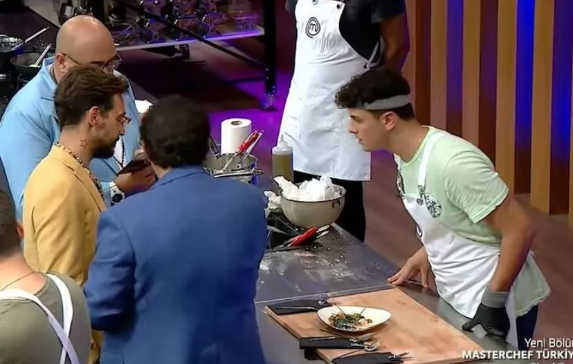 MasterChef'te skandal yemekten taş çıktı Mehmet Şef çıldırdı, yarışmacı ağladı