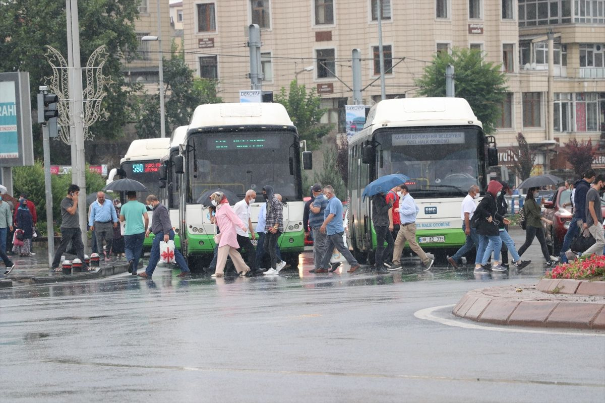 İstanbul dahil pek çok ilde etkili olacak! Meteoroloji'den sağanak yağış uyarısı