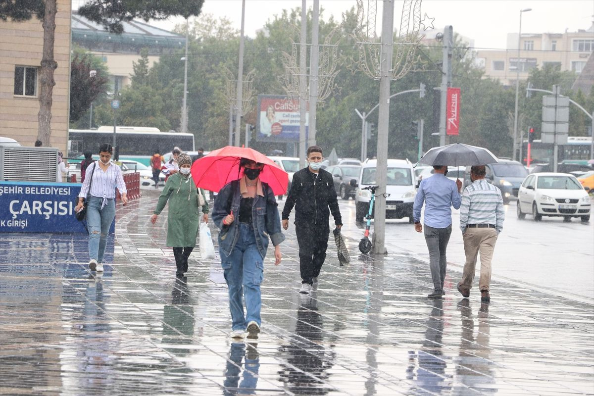 İstanbul dahil pek çok ilde etkili olacak! Meteoroloji'den sağanak yağış uyarısı