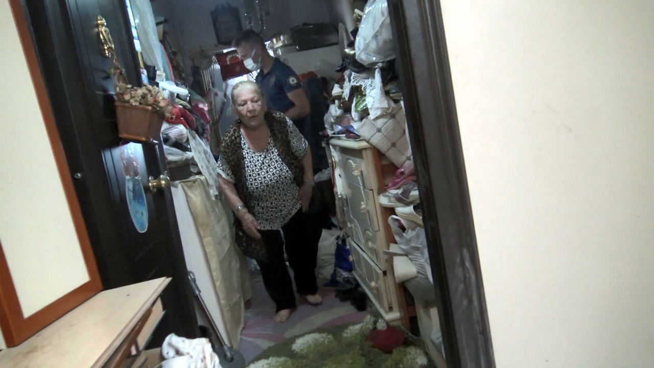 İstanbul Avcılar�da yangın ihbarı çöp evi ortaya çıkardı Haber