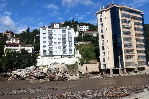 Kastamonu'nun Bozkurt ilçesinde sele kapılan apartmandan son mesajları 'bize dua edin' oldu
