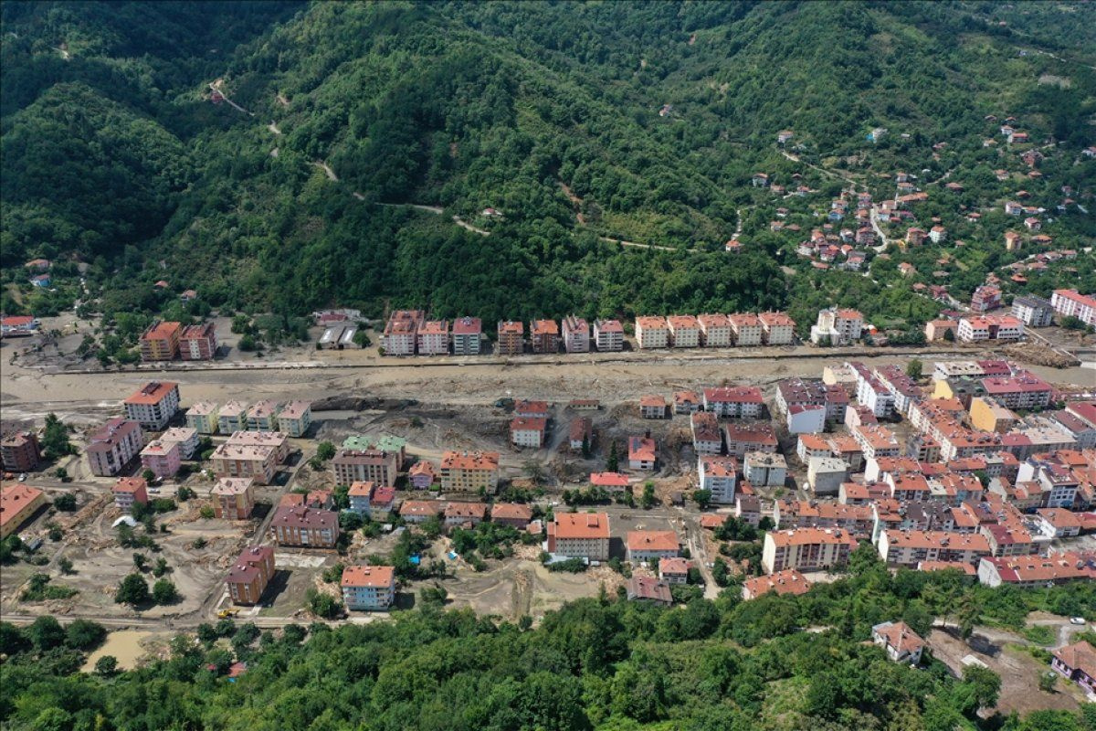 Bozkurt ilçesinde selin yol açtığı tahribat havadan görüntülendi