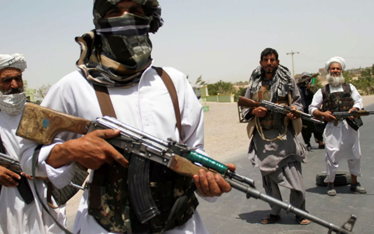 Taliban, başkent Kabil'in kapısına dayandı! Cumhurbaşkanı ABD elçiliğine sığındı