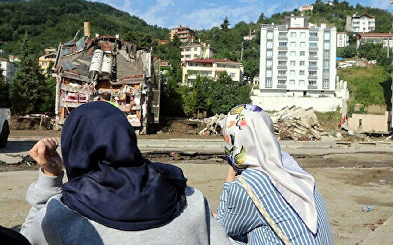 Acı bekleyiş sinir krizi geçirtiyor! İnşallah su götürmemiştir de enkazdan cesetleri çıkar