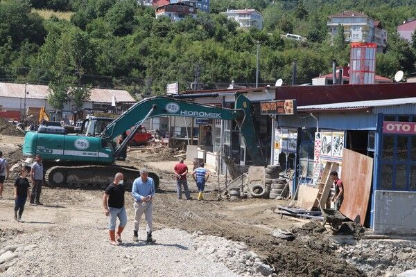 'Zarar çok büyük' deyip Sinop'taki sel felaketini anlattı: Ayancık ömründe böyle afet görmedi