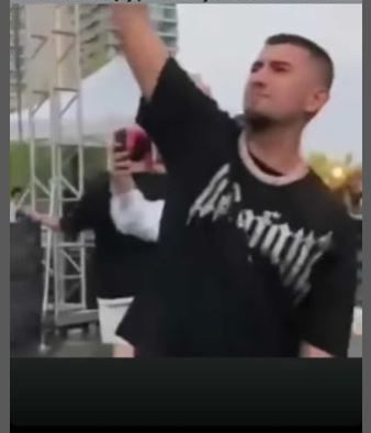 Motive rap konserinde güvenlik rapçileri tanımayınca sahneden indirdi!