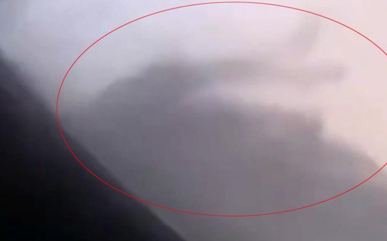 İnsanlık dramının yeni görüntüsü! Afgan'ın cansız bedeni uçağın kanadında sallandı