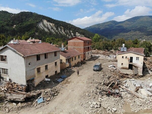 'Göz göre göre gittiler' deyip Sinop Ayancık'taki felaketi anlattı: Cesedi...