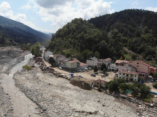 'Göz göre göre gittiler' deyip Sinop Ayancık'taki felaketi anlattı: Cesedi...