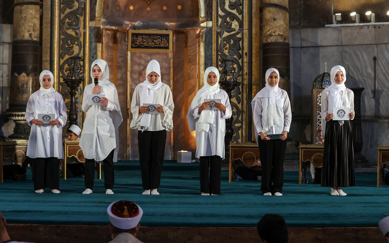 39 ilçeden onlarca çocuk katıldı Ayasofya Camii'nde Yaz Kur'an kursları kapanış programı