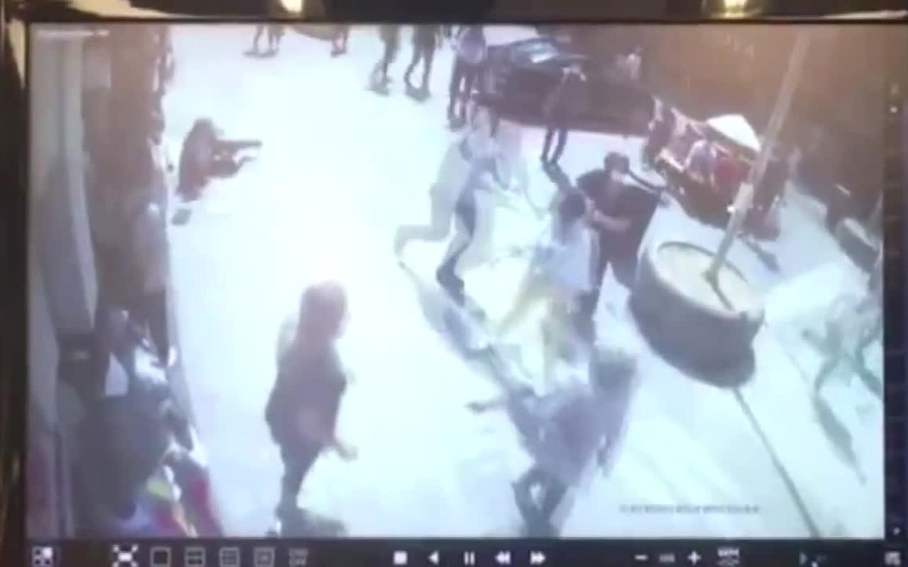 İYİ Parti İstanbul İl Başkanı Buğra Kavuncu'ya Halk TV önünde yumruklu saldırı!