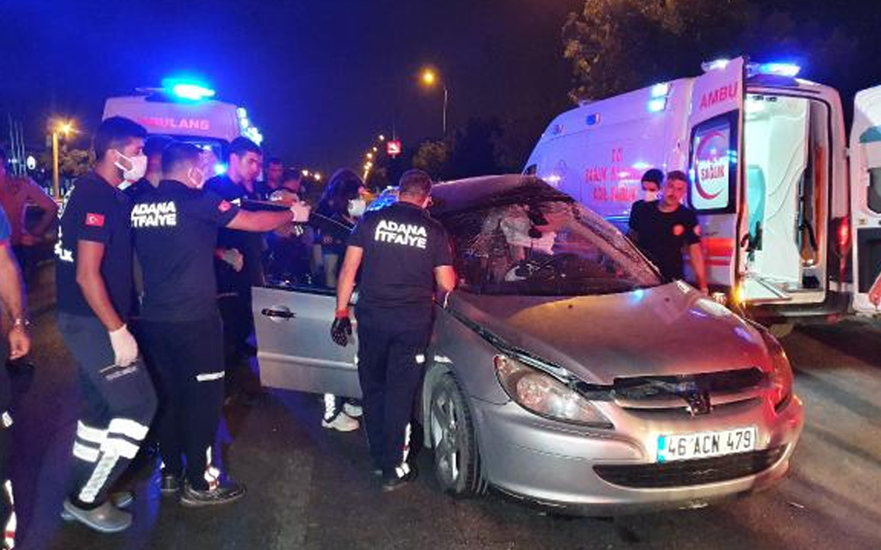 Adana'da minibüs ile otomobil çarpıştı: 1 ölü, 3 yaralı