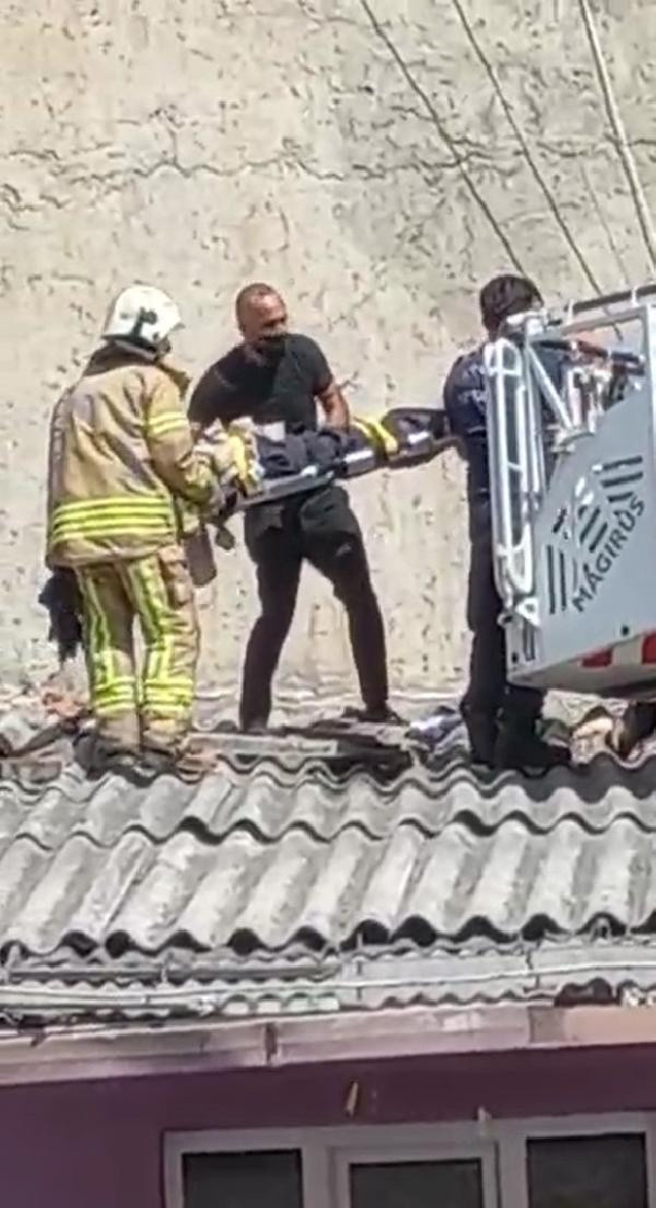 Sultangazi'de bir garip olay! 6 katlı binanın çatı katına çıkan yaşlı adam yan binanın çatısına düştü