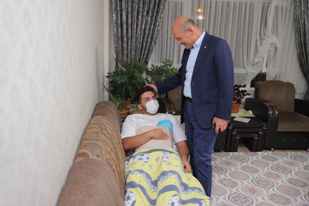 Bakan Süleyman Soylu, Emirhan Yalçın'ın ailesini ziyaret etti