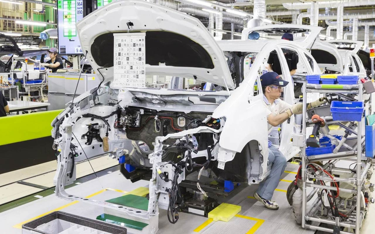 Toyota çip tedarik sorunu sebebiyle Japonya'da 27 üretim bandını geçici durduracak