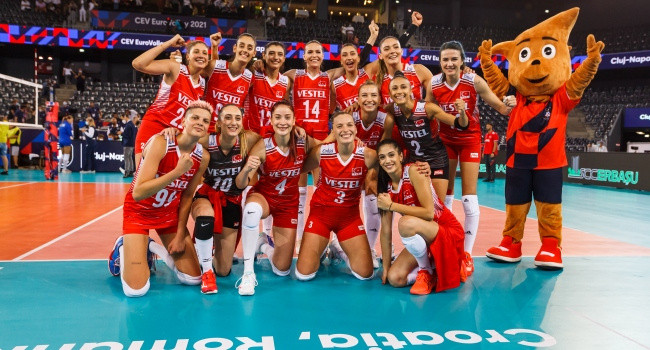 Avrupa Şampiyonası'nda 3'te 3 yapan Avrupa Şampiyonası son 16 turunu garantiledi