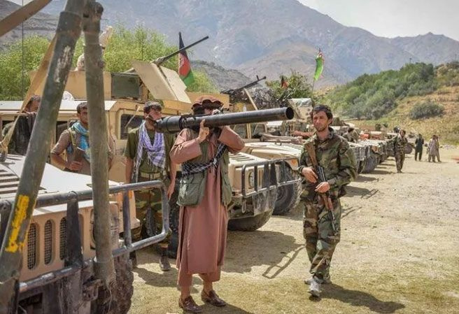 Afganistan'da Taliban Pencşir Aslanları'nın üzerine yürüdü! Havaalanında 'umutlu bekleyiş' sürüyor
