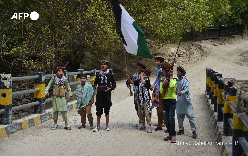 AFP'nin Afgan çocuk askerleri övmesi büyük tepki çekti