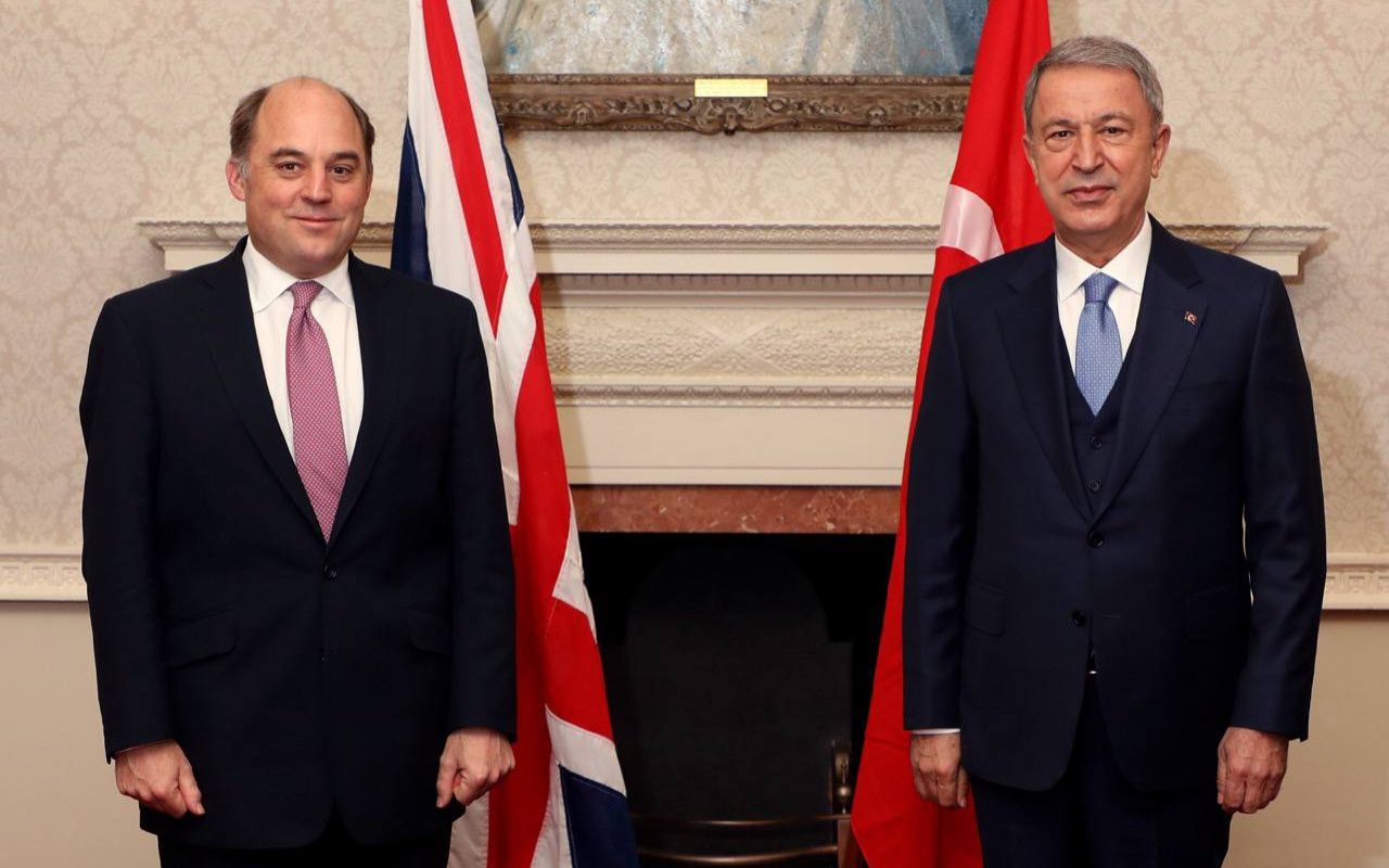 İngiltere Savunma Bakanı'ndan Türkiye'de mülteci merkezi haberlerine yalanlama
