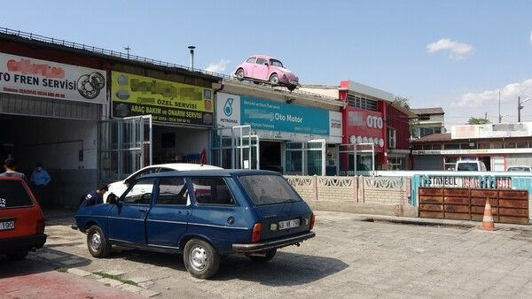 Sivas'ta çatıda görenler telefona sarıldı: Kesinlikle satmıyoruz