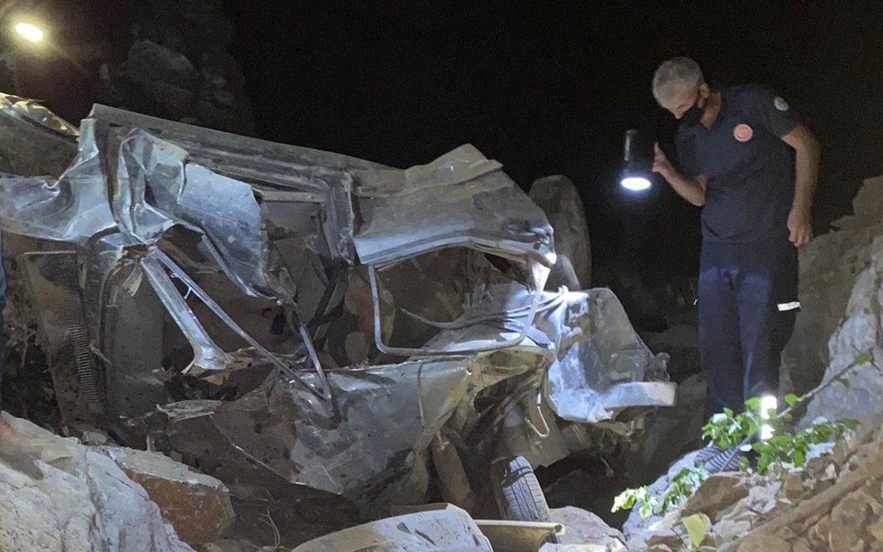 Adana'da taziye yolunda kaza 3 ölü