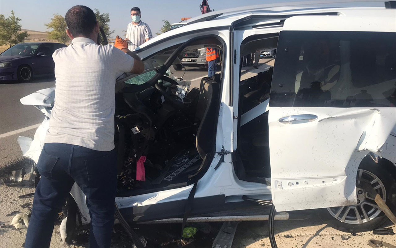 Konya'da korkunç kaza! TIR ile kamyonet çarpıştı 6 kişi feci şekilde öldü