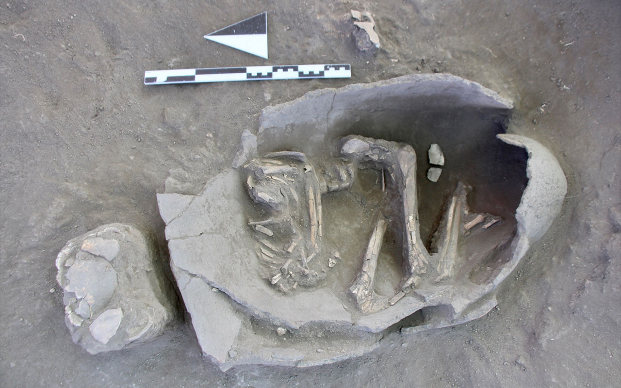 Eskişehir'de bulundu tam 5 bin yıllık! Küp mezardan çocuk iskeleti çıktı