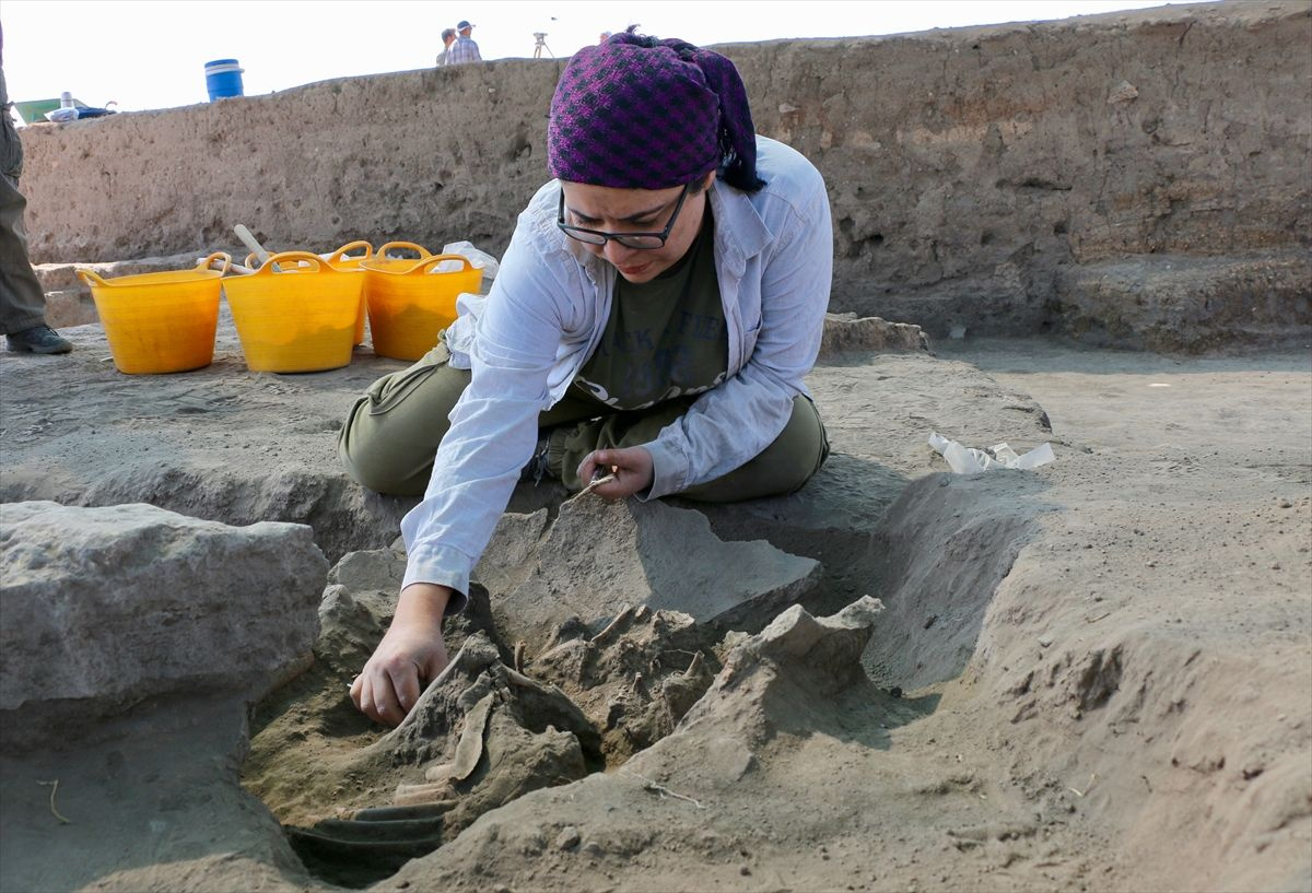 Eskişehir'de bulundu tam 5 bin yıllık! Küp mezardan çocuk iskeleti çıktı
