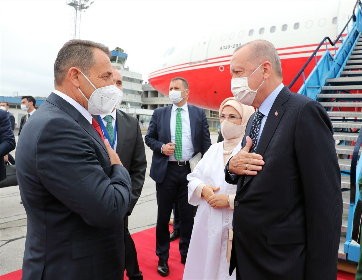 Cumhurbaşkanı Erdoğan Bosna Hersek'te İlk olarak Aliya İzzetbegoviç’in kabrini ziyaret etti