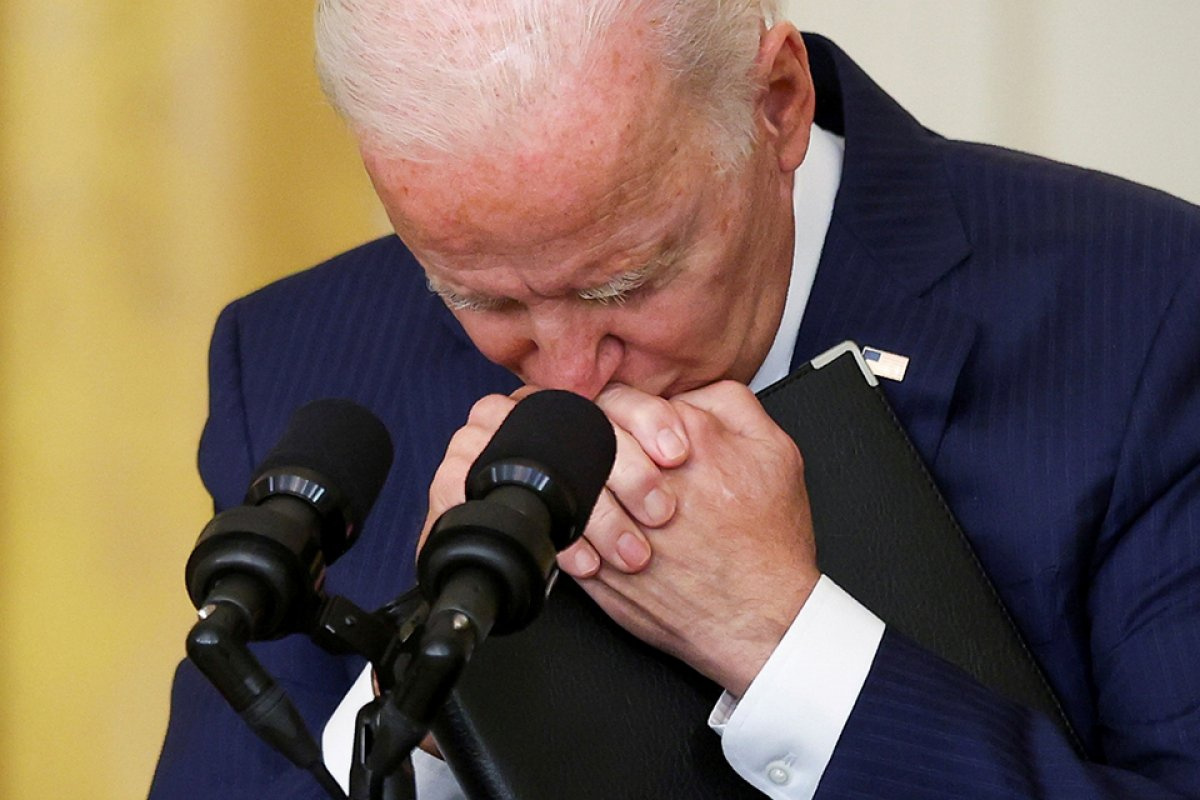 Afganistan'daki patlamayı ABD'lilere duyuran Joe Biden'in tavırları gündem oldu
