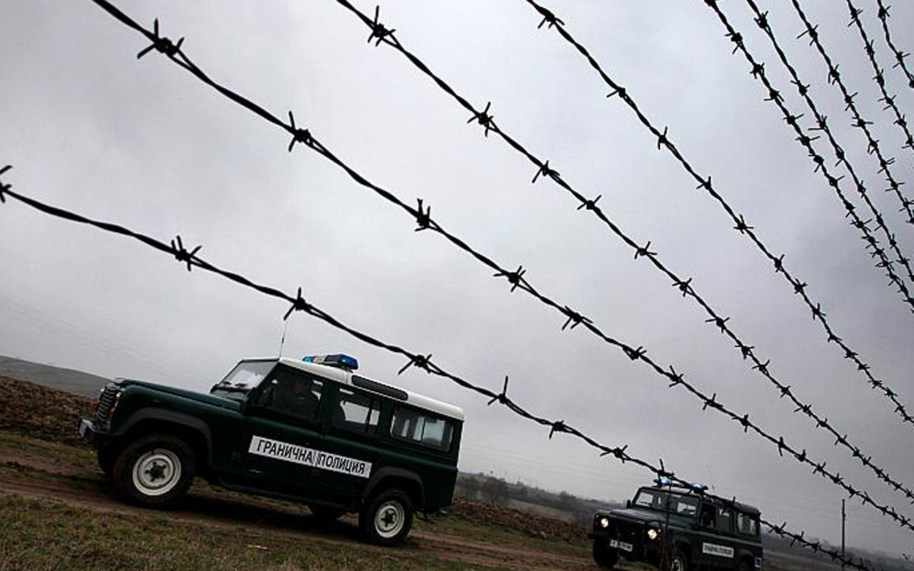 Yunanistan sınırından yasa dışı yollarla geçmeye çalışan 53 kişi yakalandı