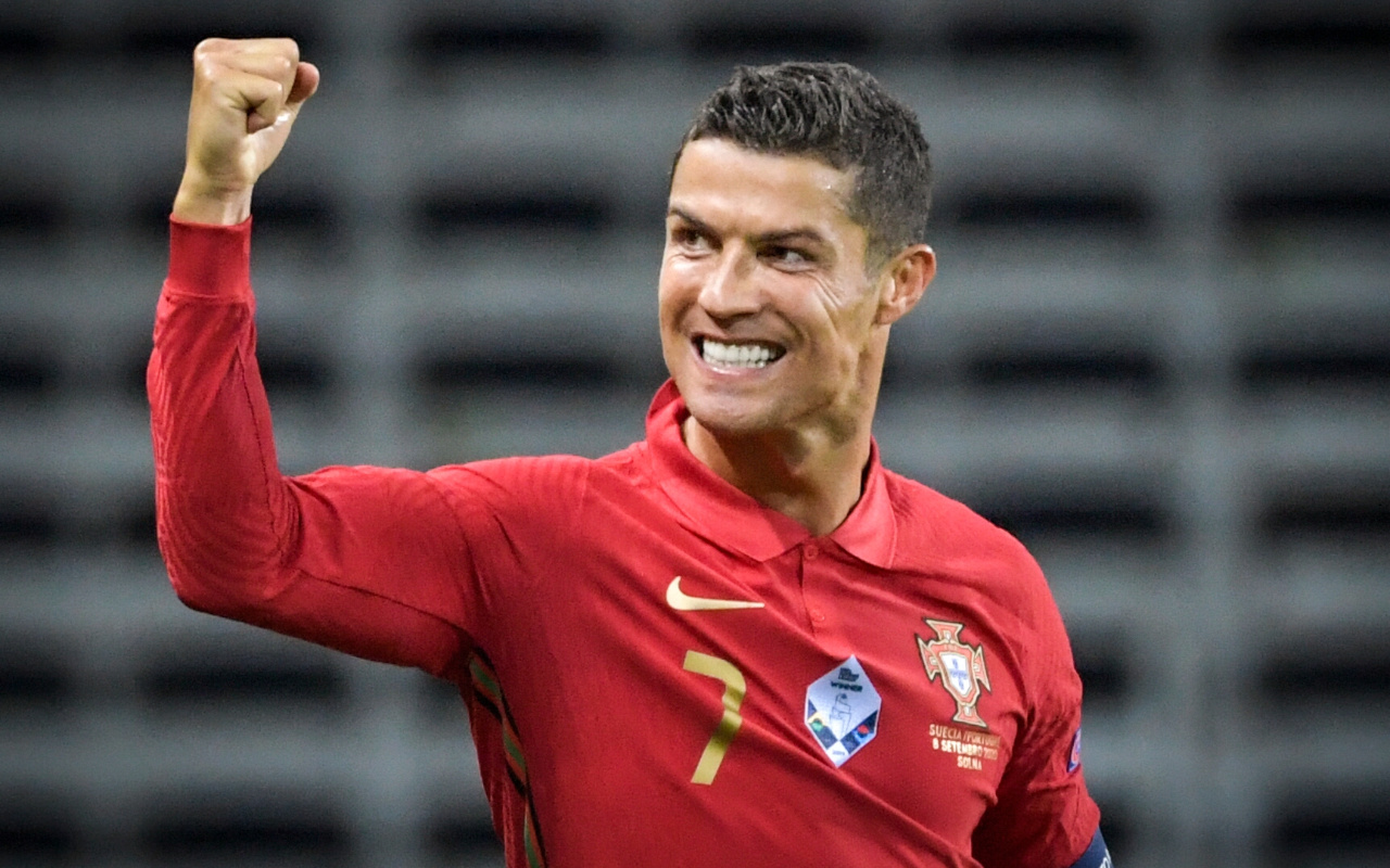 Dünya futbol tarihinde en çok milli maça çıkan futbolcu Cristiano Ronaldo oldu