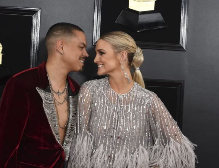 Ashlee Simpson, eşinin çıplak fotoğrafını paylaştı