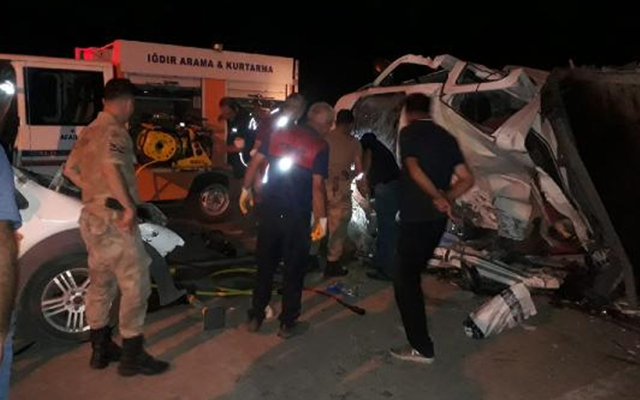 Iğdır'da köpeğe çarpmamak için aracıyla manevra yapan sürücü kazada öldü
