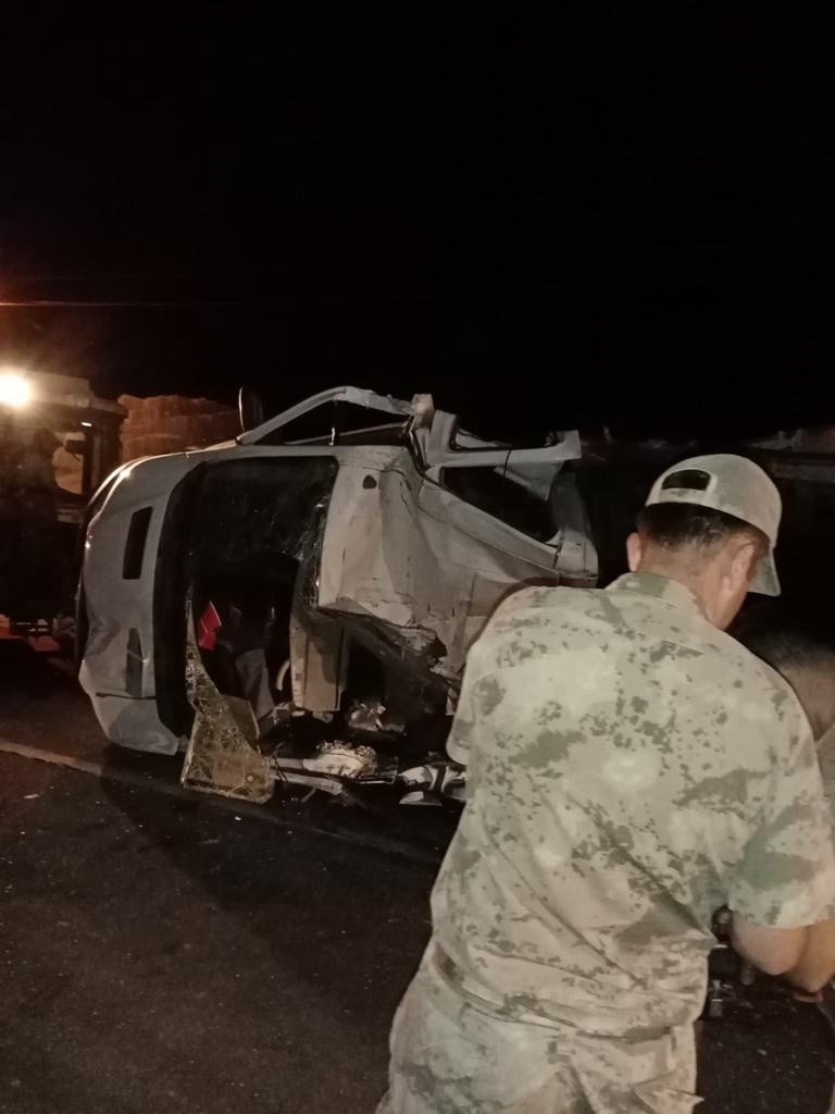 Iğdır'da köpeğe çarpmamak için aracıyla manevra yapan sürücü kazada öldü