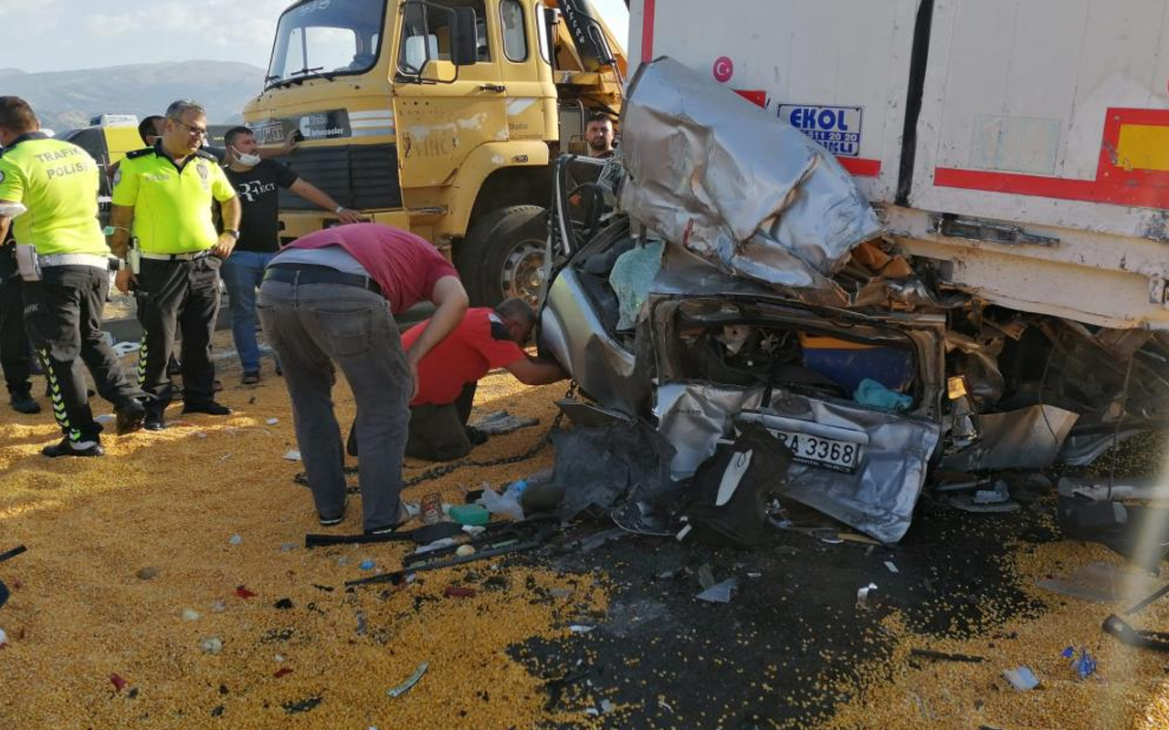 Manisa Salihli'de kaza! 3 TIR ve 2 otomobil zincirleme kazaya karıştı: 3 ölü 5 yaralı