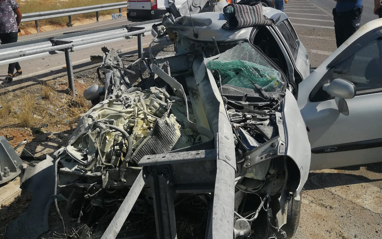 Kırıkkale'de korkunç kaza! Araç bariyere girdi hurdaya döndü