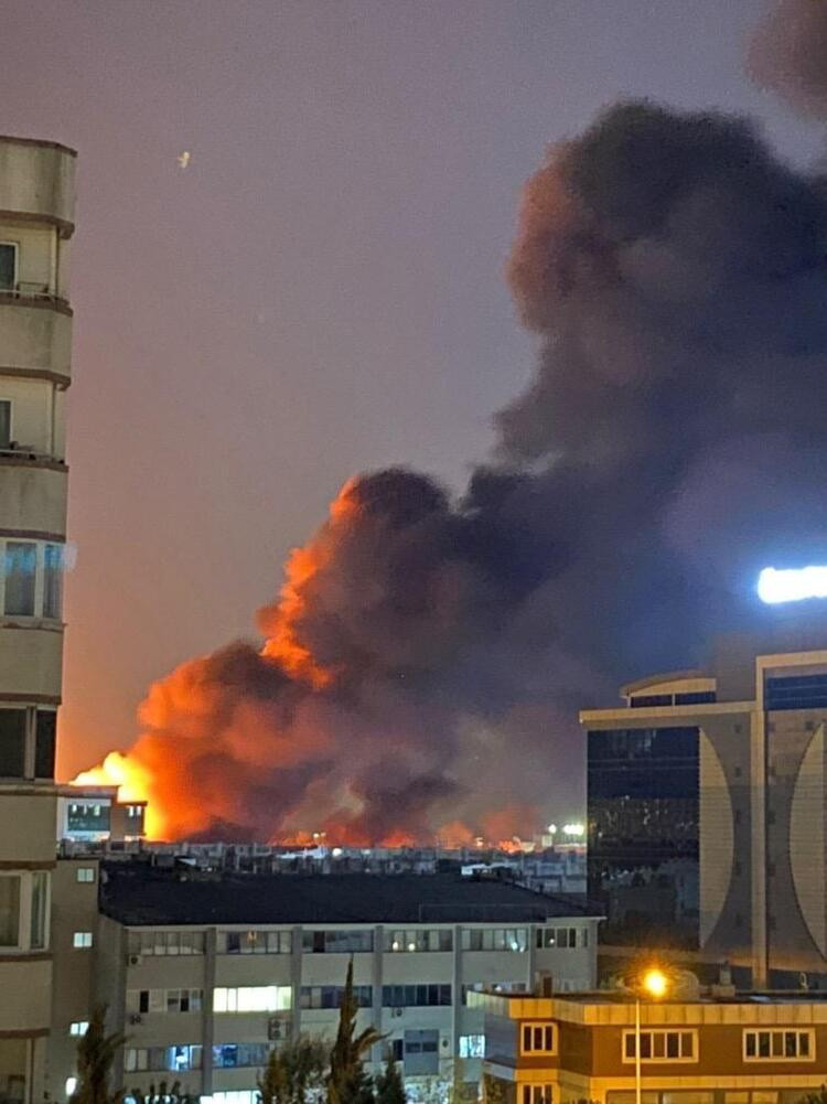 İkitelli Çevre Sanayi Sitesi'nde yangın! İtfaiye müdahale ediyor