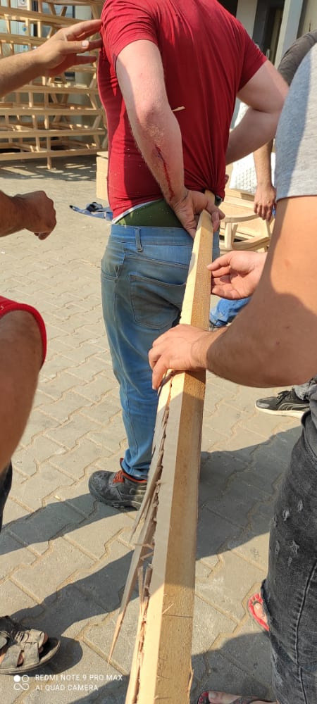 Bursa'da korkunç kaza! Beline saplanan keresteyle hastaneye getirildi