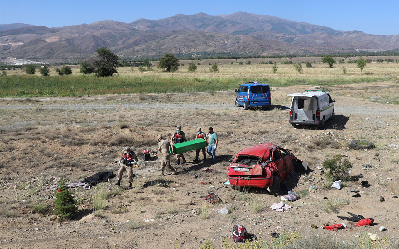 Erzincan'da otomobil şarampole devrildi! Anne ile 9 yaşındaki oğlu hayatını kaybetti
