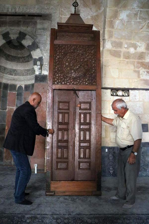 Gaziantep'te 7 asırlık camide şaşırtan detay! Cuma günleri 3 metre boyunca açılıyor