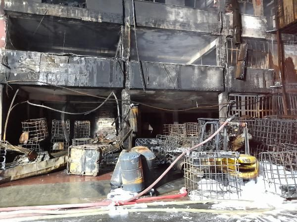 İkitelli Çevre Sanayi Sitesi'nde büyük yangın! 50 dükkan kül oldu