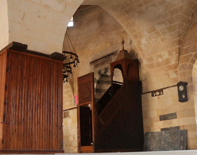 Gaziantep'te 7 asırlık camide şaşırtan detay! Cuma günleri 3 metre boyunca açılıyor